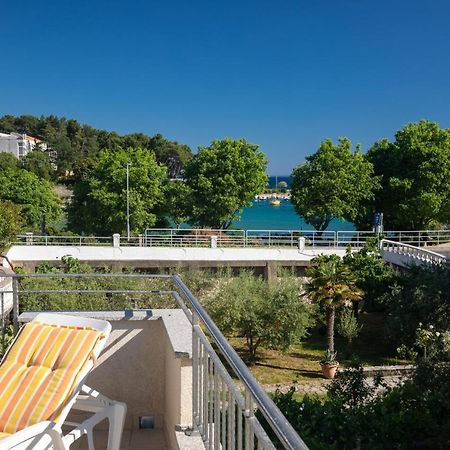 Apartment Portapisana Just 50M From The Beach Крк Экстерьер фото