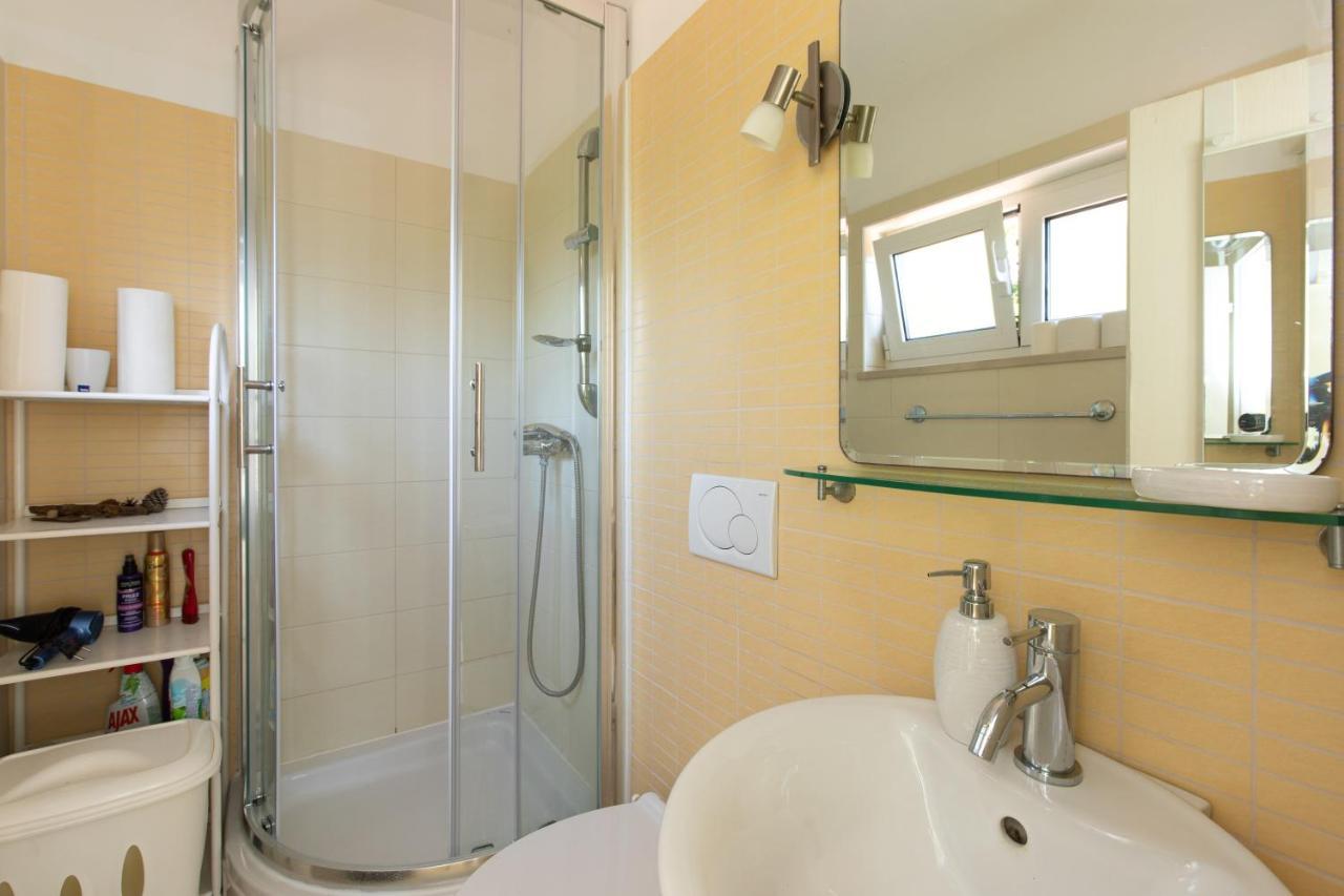 Apartment Portapisana Just 50M From The Beach Крк Экстерьер фото