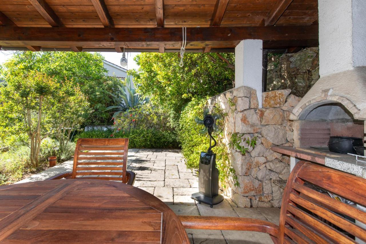 Apartment Portapisana Just 50M From The Beach Крк Экстерьер фото