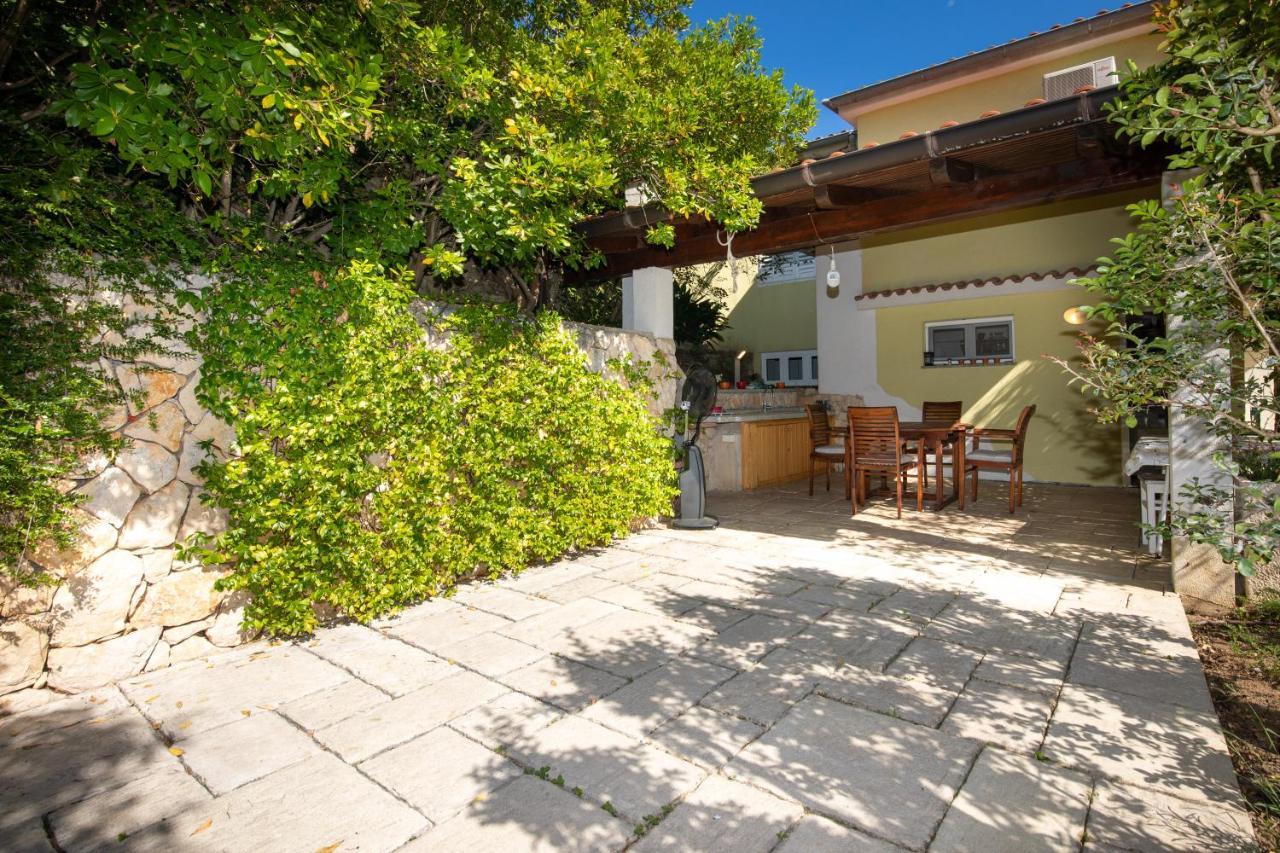 Apartment Portapisana Just 50M From The Beach Крк Экстерьер фото