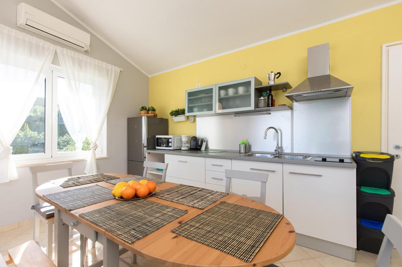 Apartment Portapisana Just 50M From The Beach Крк Экстерьер фото