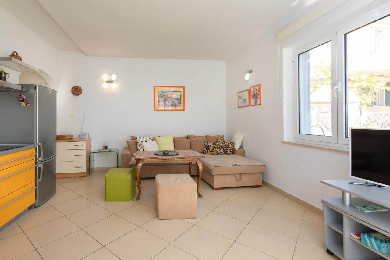 Apartment Portapisana Just 50M From The Beach Крк Экстерьер фото