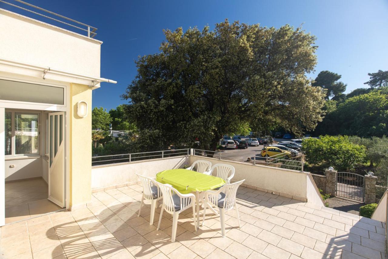 Apartment Portapisana Just 50M From The Beach Крк Экстерьер фото